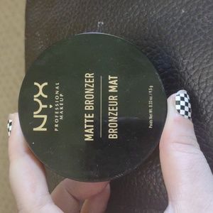 Nyx light matte bronzer professional makeup used 2-3 times to dark for me
